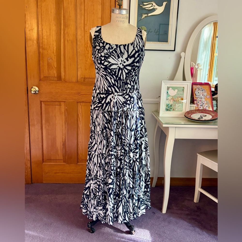 Jones New York Dress- size 6 sleeveless long chiffon navy & white zebra print!